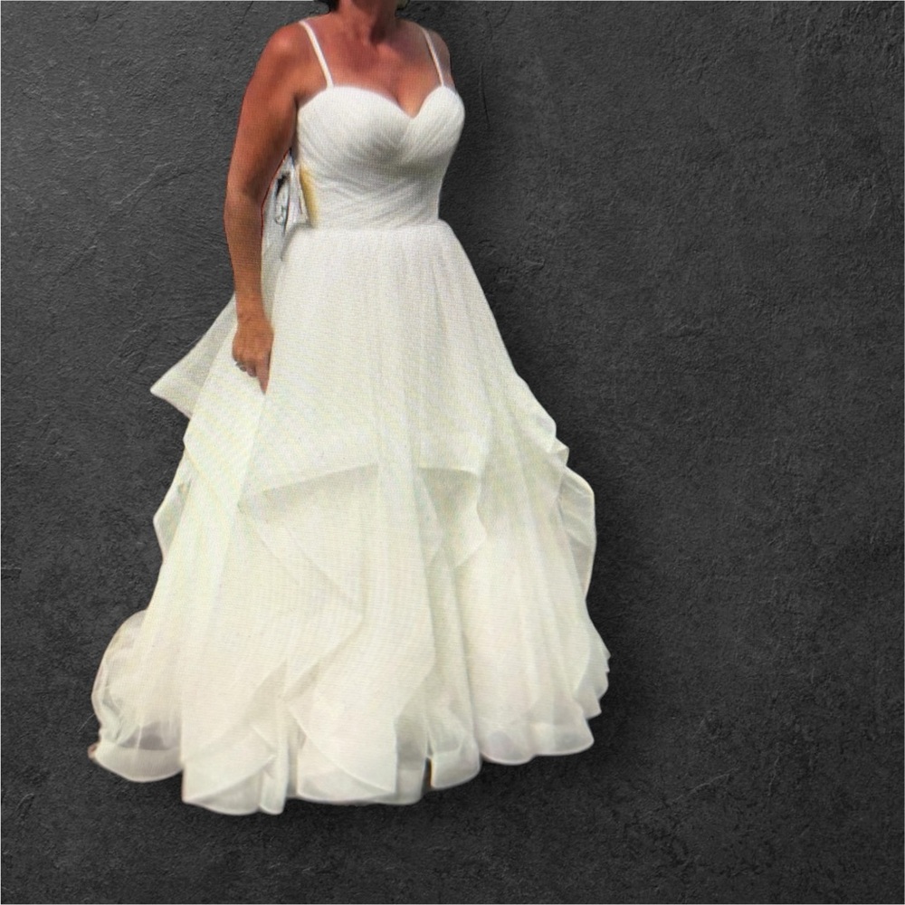 Ball-Gown Sweetheart Ivory Tulle Casting Ruffle Wedding Dress, Removable Straps